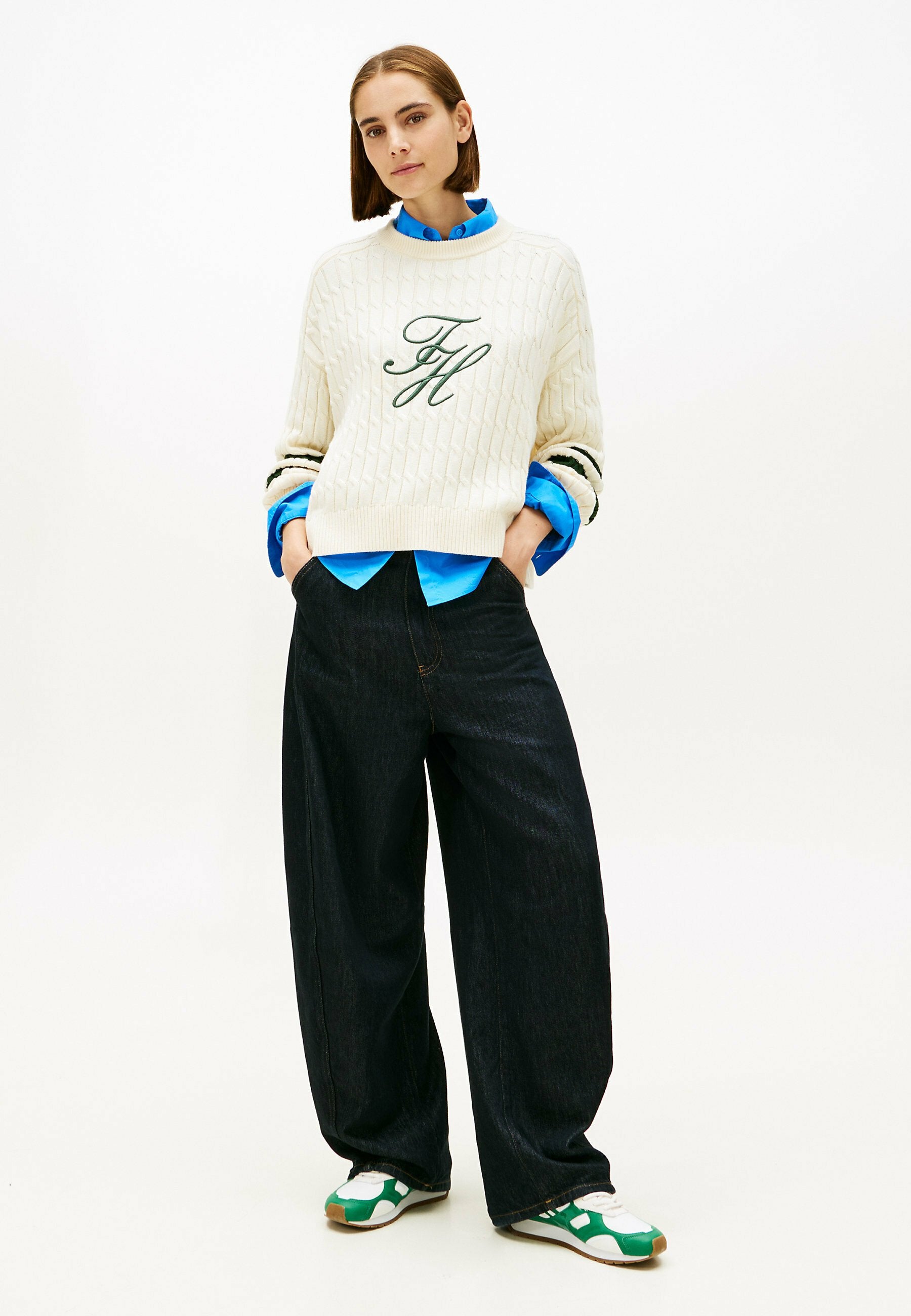 LOGO EMBROIDERY RELAXED CABLE KNIT JUMPER Media 2