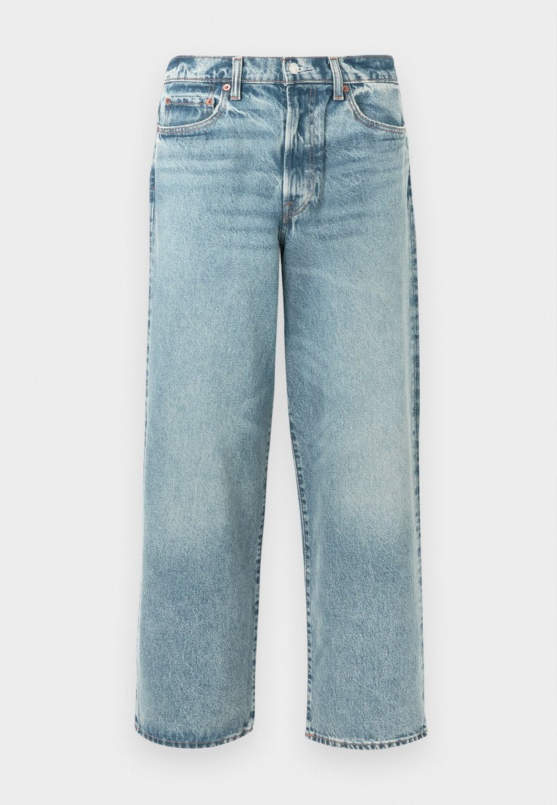 Helle Jeans aus Denim mit einer lockeren Passform, geradem Bein, mittelhoher Taille, fünf Taschen und sichtbaren Nähdetails.