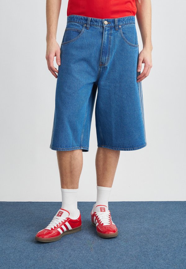 adidas Originals FIREBIRD - Denim shorts - medium vintage denim