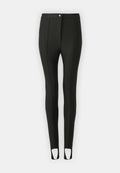 Schwarze Leggings aus elastischem Material, mit tailliertem Design, vorderem Knopfverschluss und Knöchel-Ausschnitten für Bewegungsfreiheit.