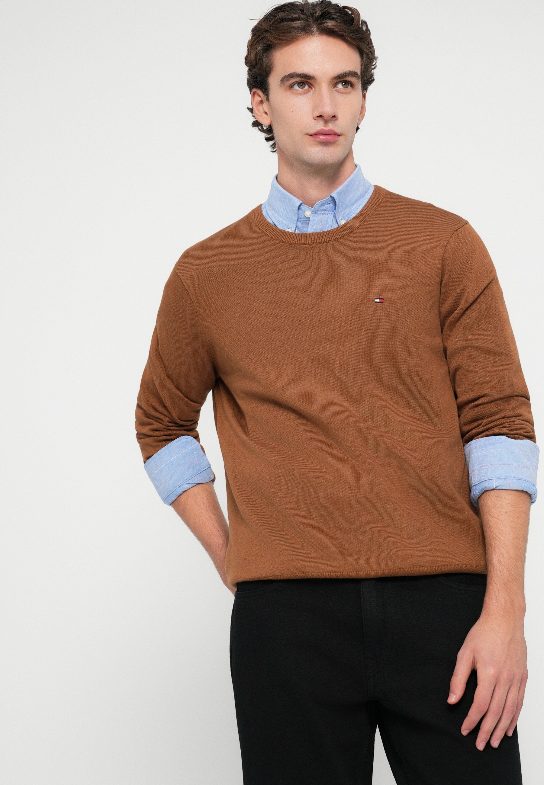CREW NECK  Media 5