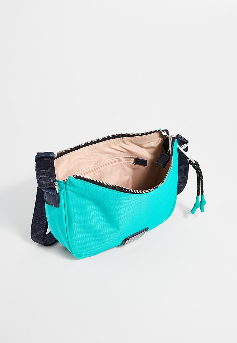 Mandarina Duck STYLE