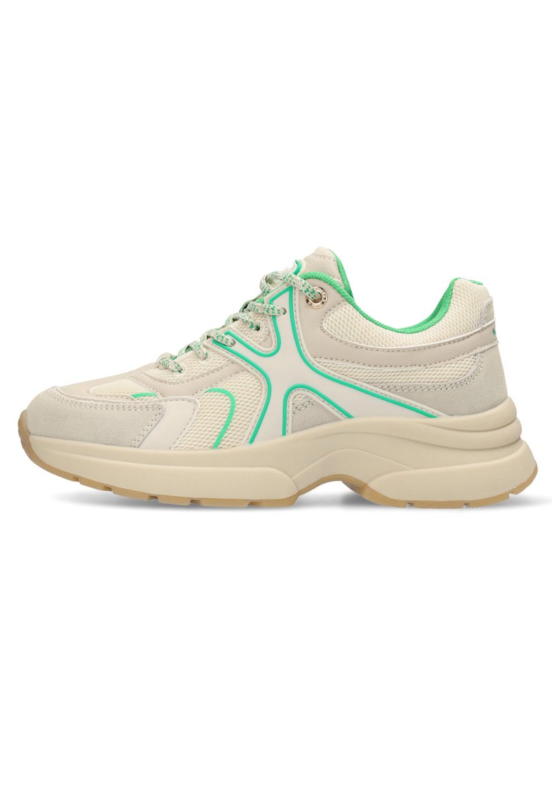 Beige Sport Schuhe mit grünen Akzenten, aus Netz- und Wildledermaterialien, mit gepolsterter Zunge und strukturiertem Gummisole, die über komplexe Designlinien verfügen.