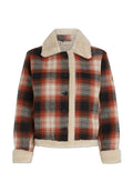 Karierte Jacke in Rot, Schwarz und Beige, mit Schafslederkragen und -futter, Knopfverschluss und langen Ärmeln mit Schafslederbündchen.