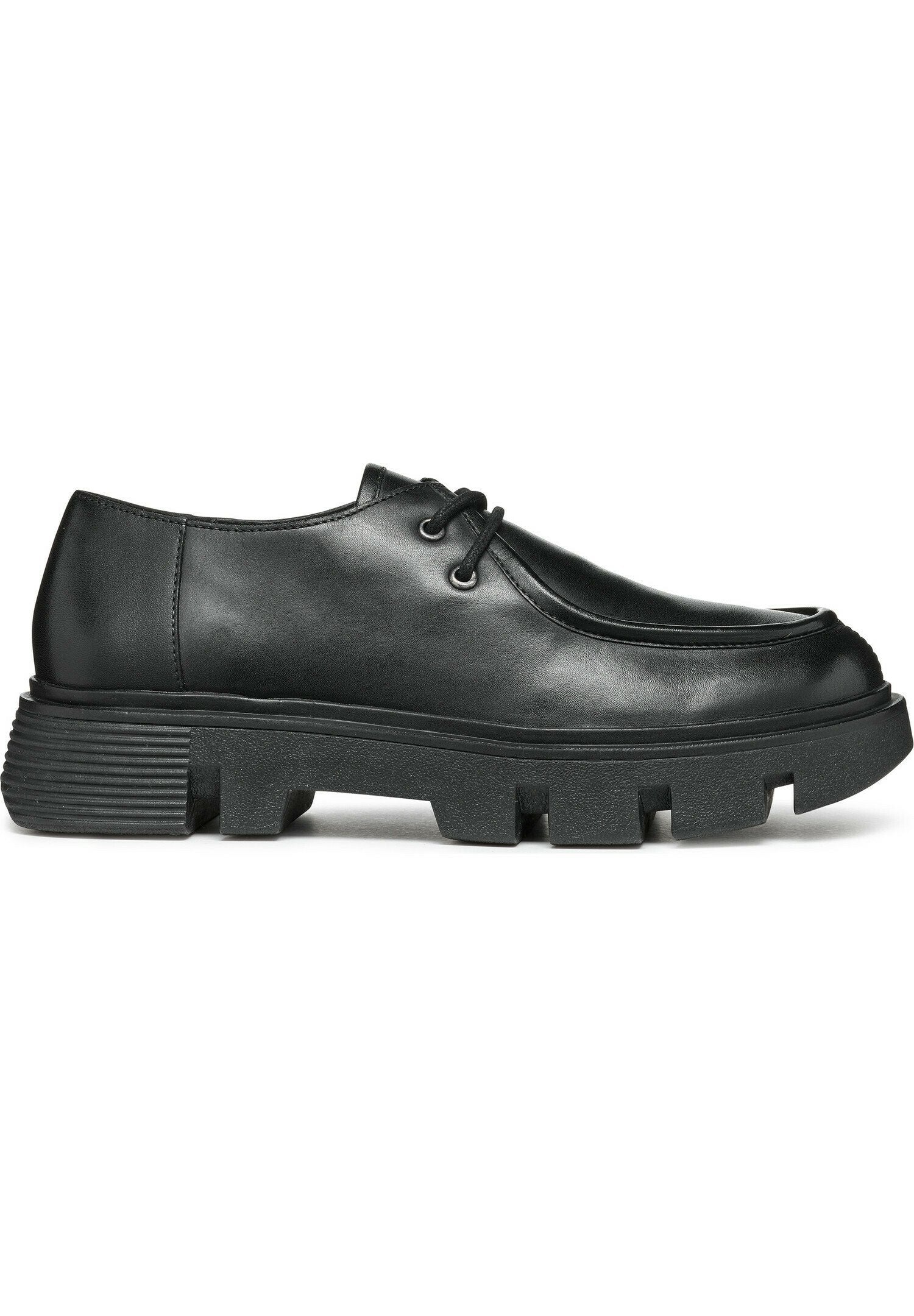 Schwarze Leder-Schnürschuhe mit dicker, geriffelter Sohle und grobem Profil, geeignet für legere oder formelle Anlässe.