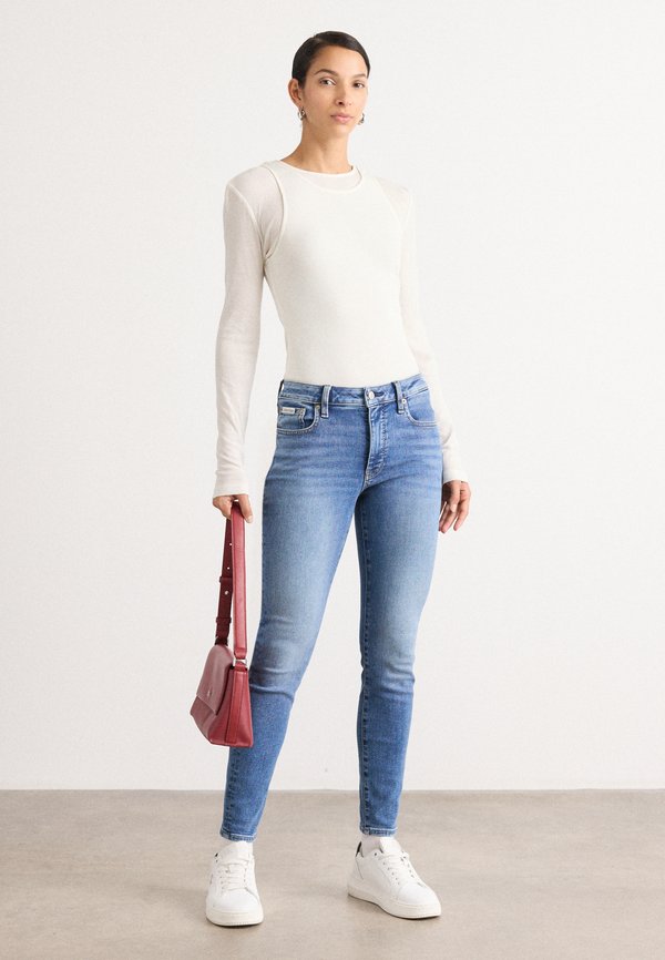 Calvin Klein Jeans MID RISE