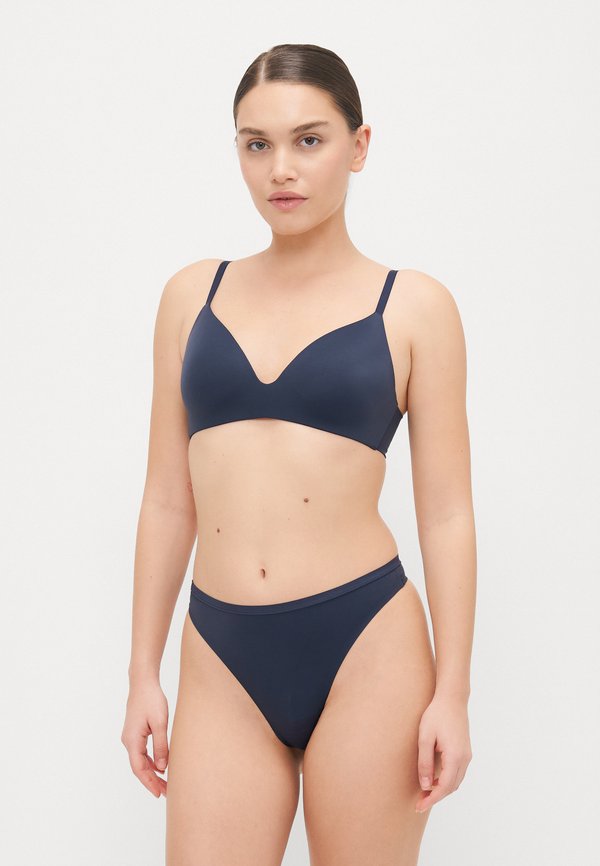 Calvin Klein Underwear THONG PERFECTLY FIT