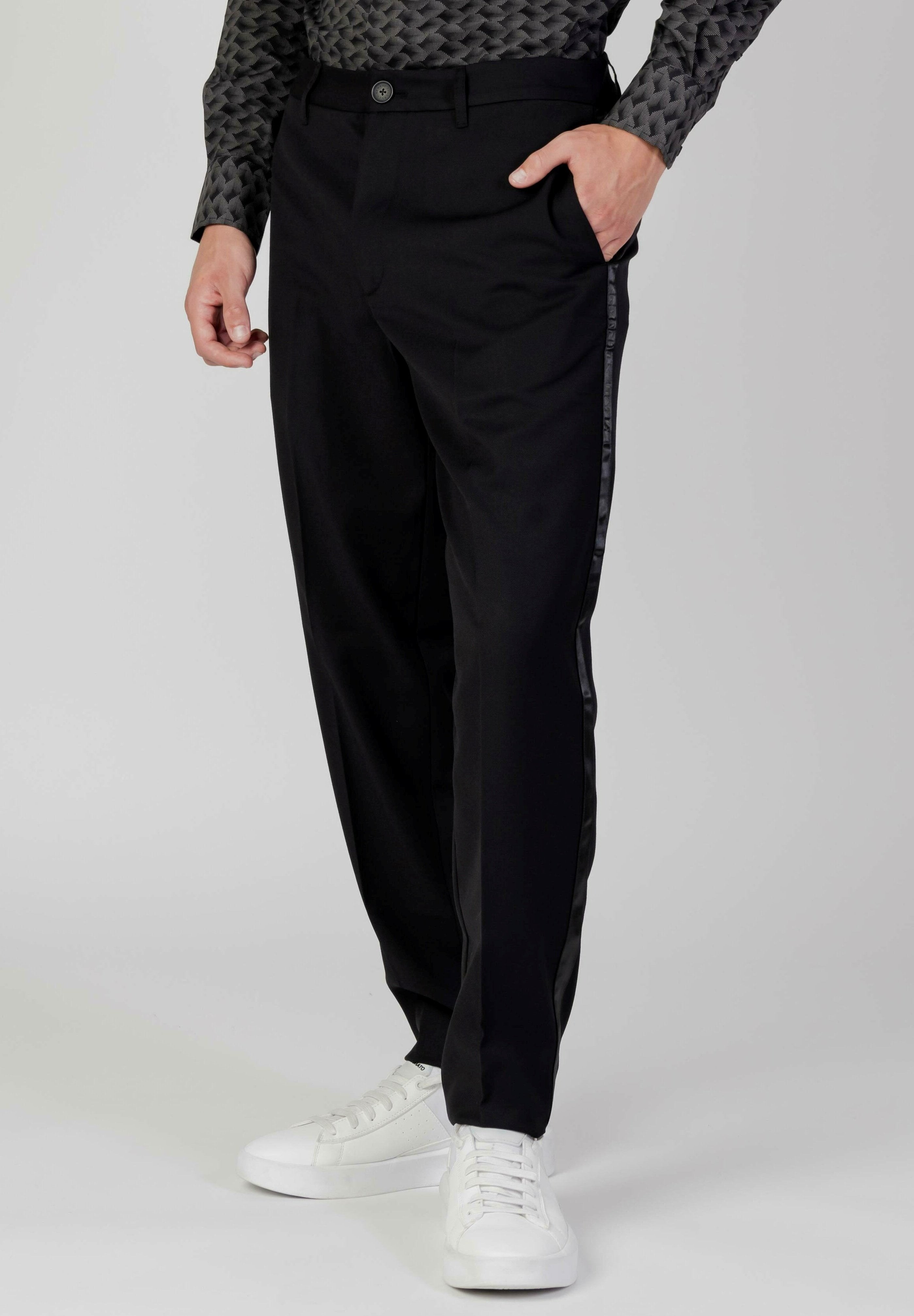 Armani Exchange Chino Media 2
