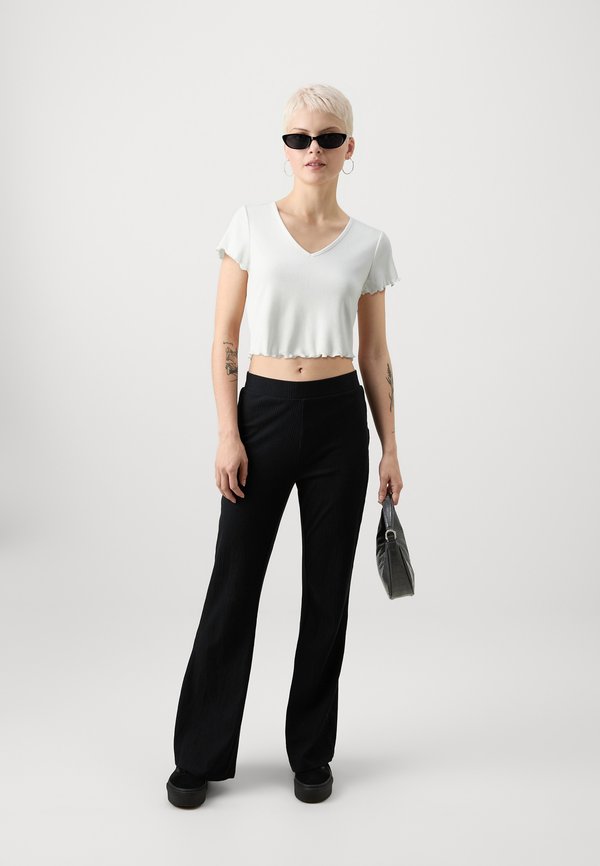 ONLY Petite ONLKIKA VNECK