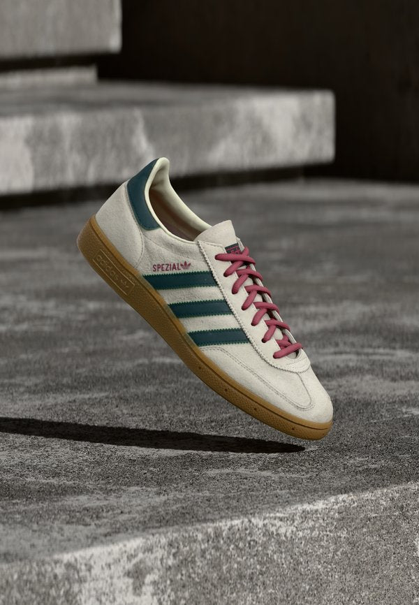 adidas Originals HANDBALL SPEZIAL REAL MADRID SHOES - Indoor football boots - ivory/aurora ivy/wild pink