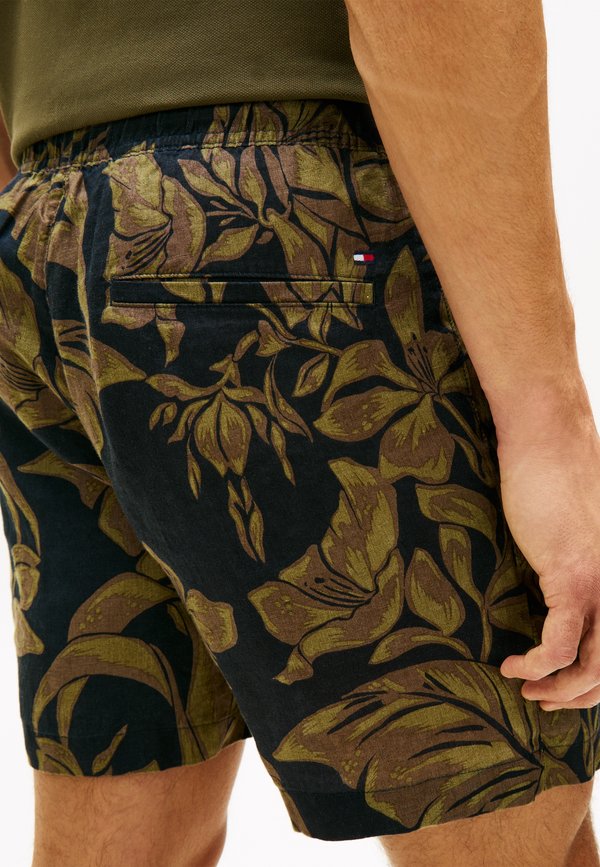 Tommy Hilfiger DOVER PURE LINEN PRINT 6" INSEAM CHINO SHORTS