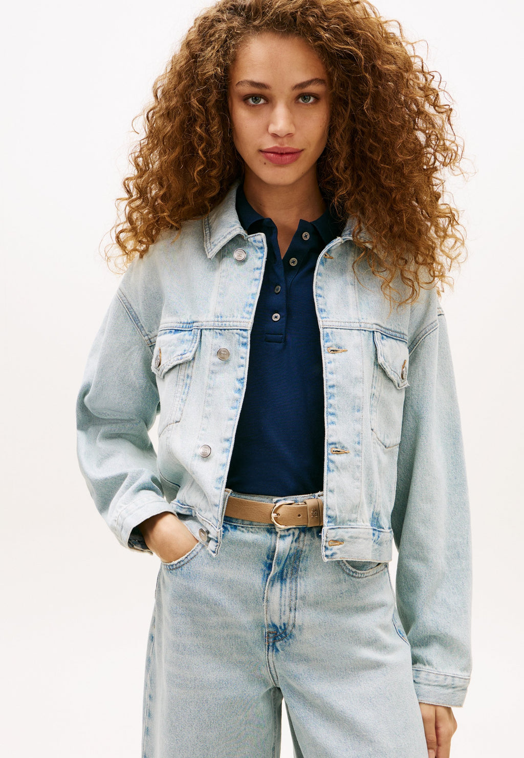 FADED RELAXED DENIM TRUCKER JACKET Media 3