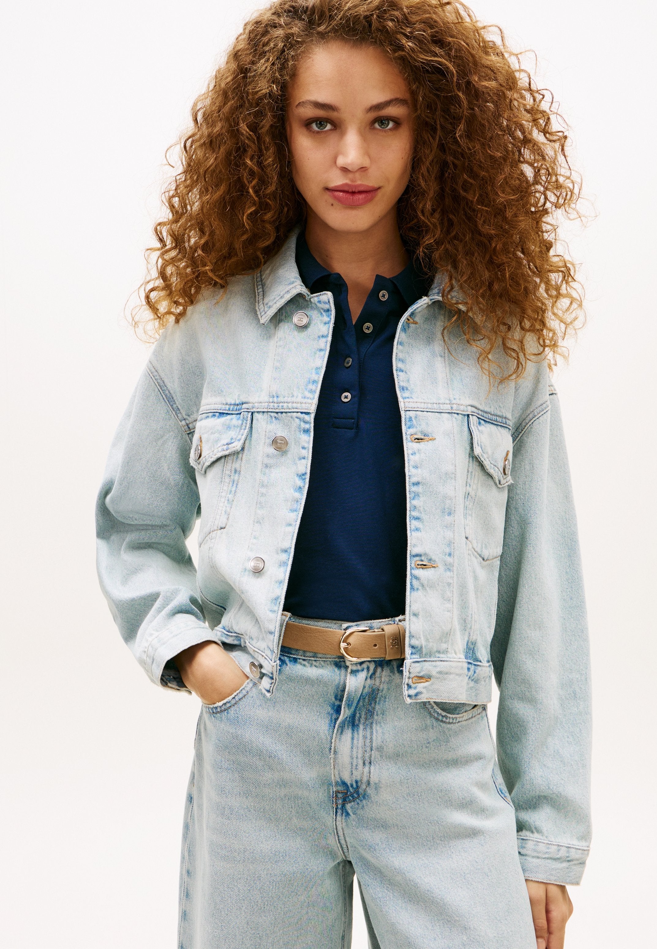 FADED RELAXED DENIM TRUCKER JACKET Media 3