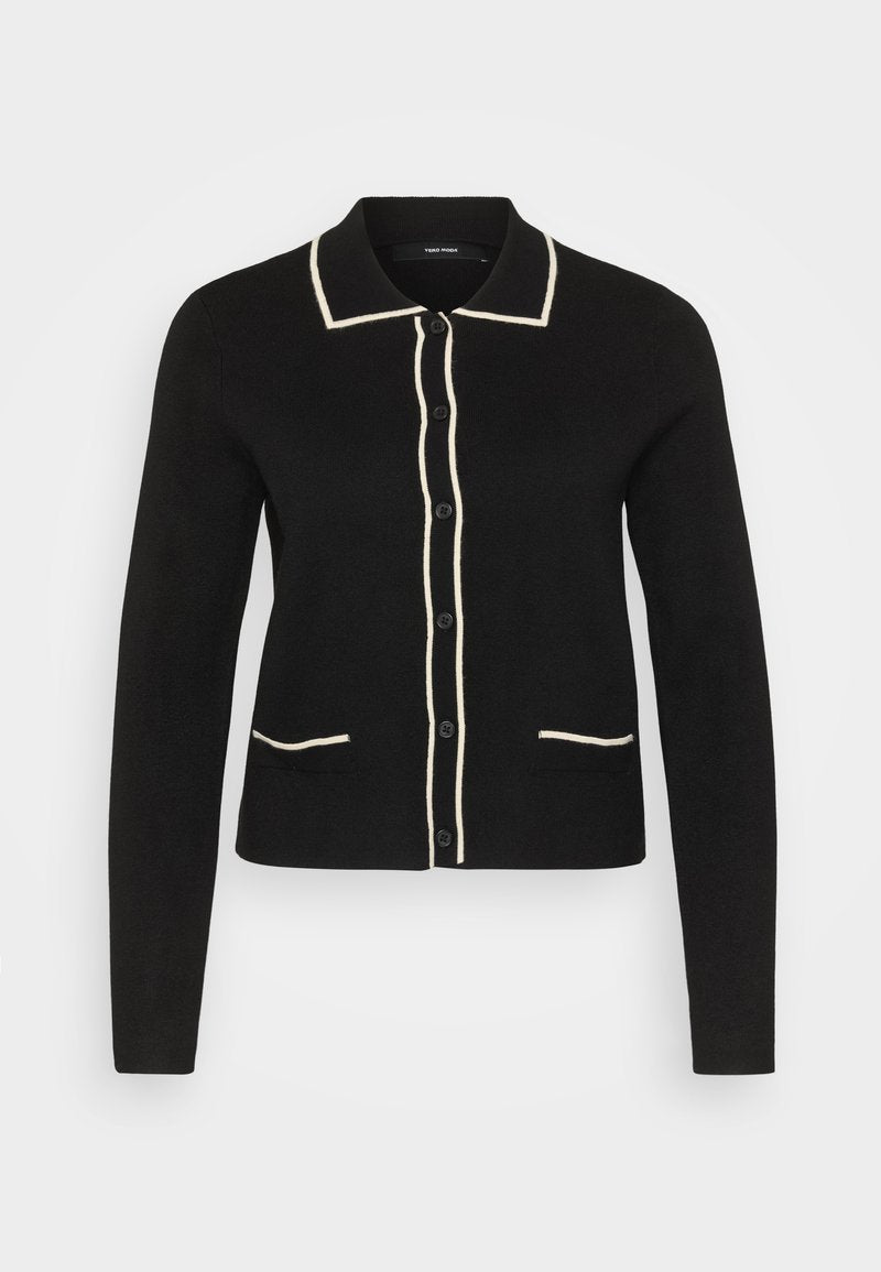 Schwarze Strickjacke aus weichem Material mit Kragen, cremefarbenen Paspeln und frontaler Knopfleiste; verfügt über zwei Seitentaschen.