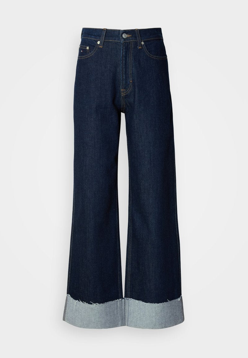 Weite, dunkle Jeans mit fransigem, hellen Denim-Saum. Verfügt über den klassischen Fünf-Taschen-Stil und metallische Hardware an der Taille.
