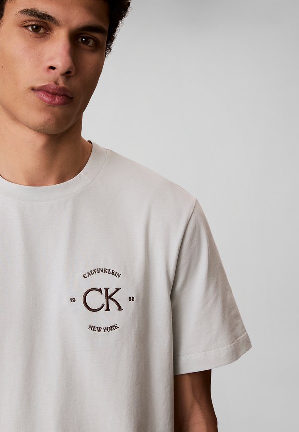Calvin Klein Jeans  EMBROIDERED LOGO