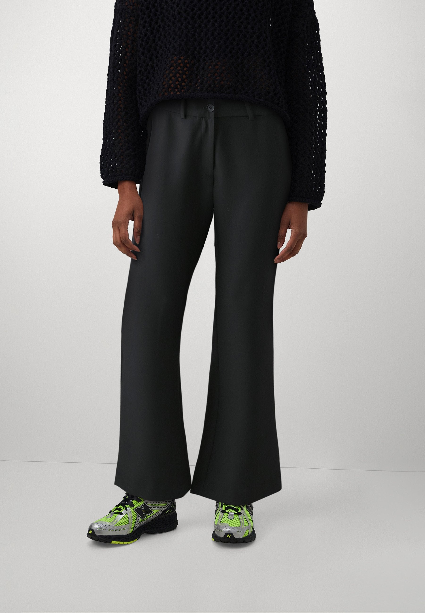 ONLBERRY MID FLARED PANT Media 3