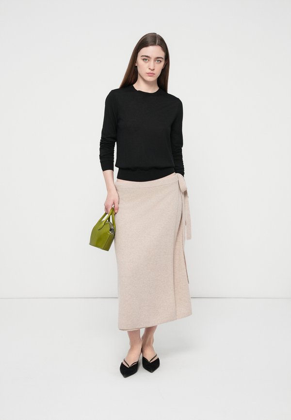 CLOSED WRAP SKIRT