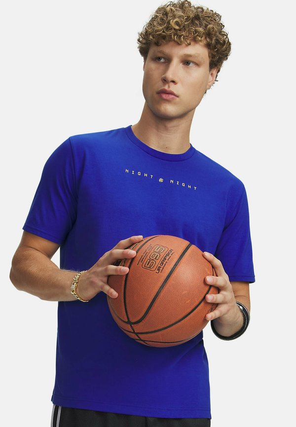 Under Armour CURRY NIGHT NIGHT - Print T-shirt - royal