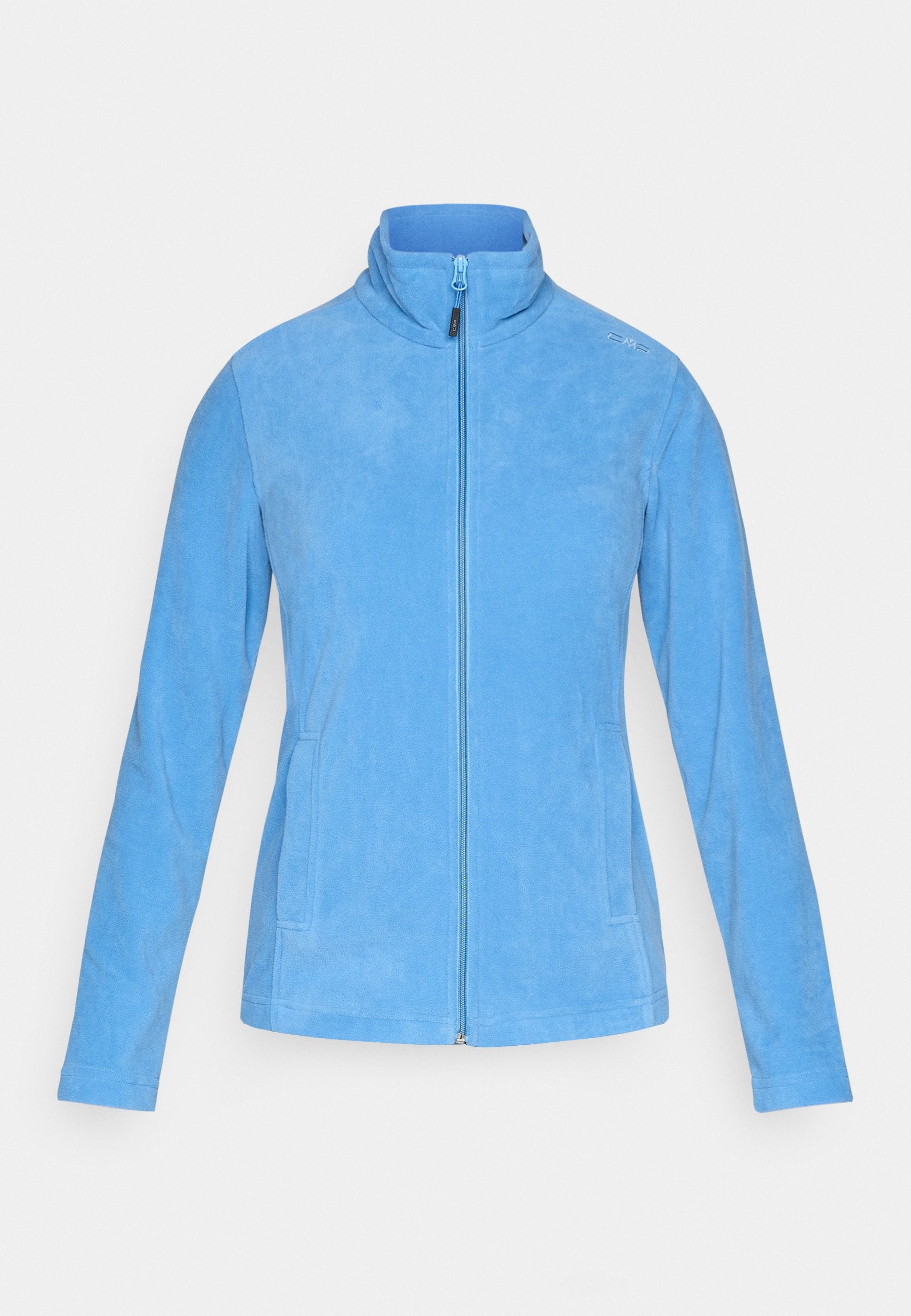 Hellblaue Fleecejacke mit durchgehendem Frontreißverschluss, Stehkragen, langen Ärmeln, Seitentaschen und dezentem Logo auf der Schulter.