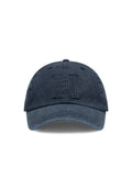 Marineblaues Baseballcap aus Stoff; verfügt über eine bestickte doppelte "II" auf der Vorderseite, einen gebogenen Schirm und Belüftungslöcher.