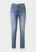 Verblasste blaue Denim-Jeans mit mittelhohem Bund, Fünf-Taschen-Design und geraden Beinen. Der Stoff hat eine glatte Textur mit minimalen Details.