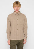 Beige Hemd mit Knopfleiste aus strukturiertem Stoff, langen Ärmeln und einer einzigen Brusttasche. Verfügt über einen klassischen Kragen und dezente Steppdetails.