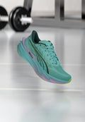Puma DEVIATE NITRO 4 - PUMA X HYROX WNS - Training shoe - intense mint-light lavender