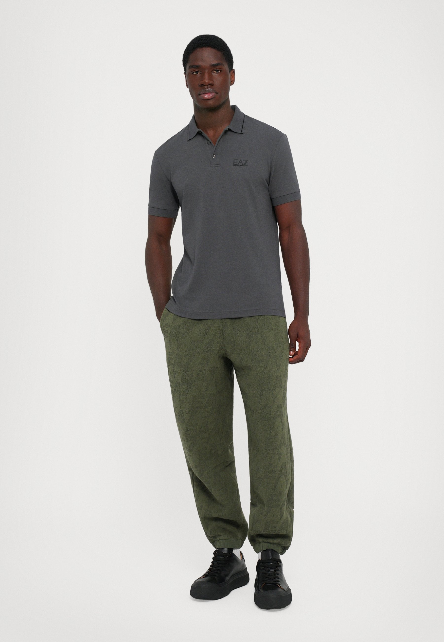 TRAIN LOGO SERIES PANTS Media 2
