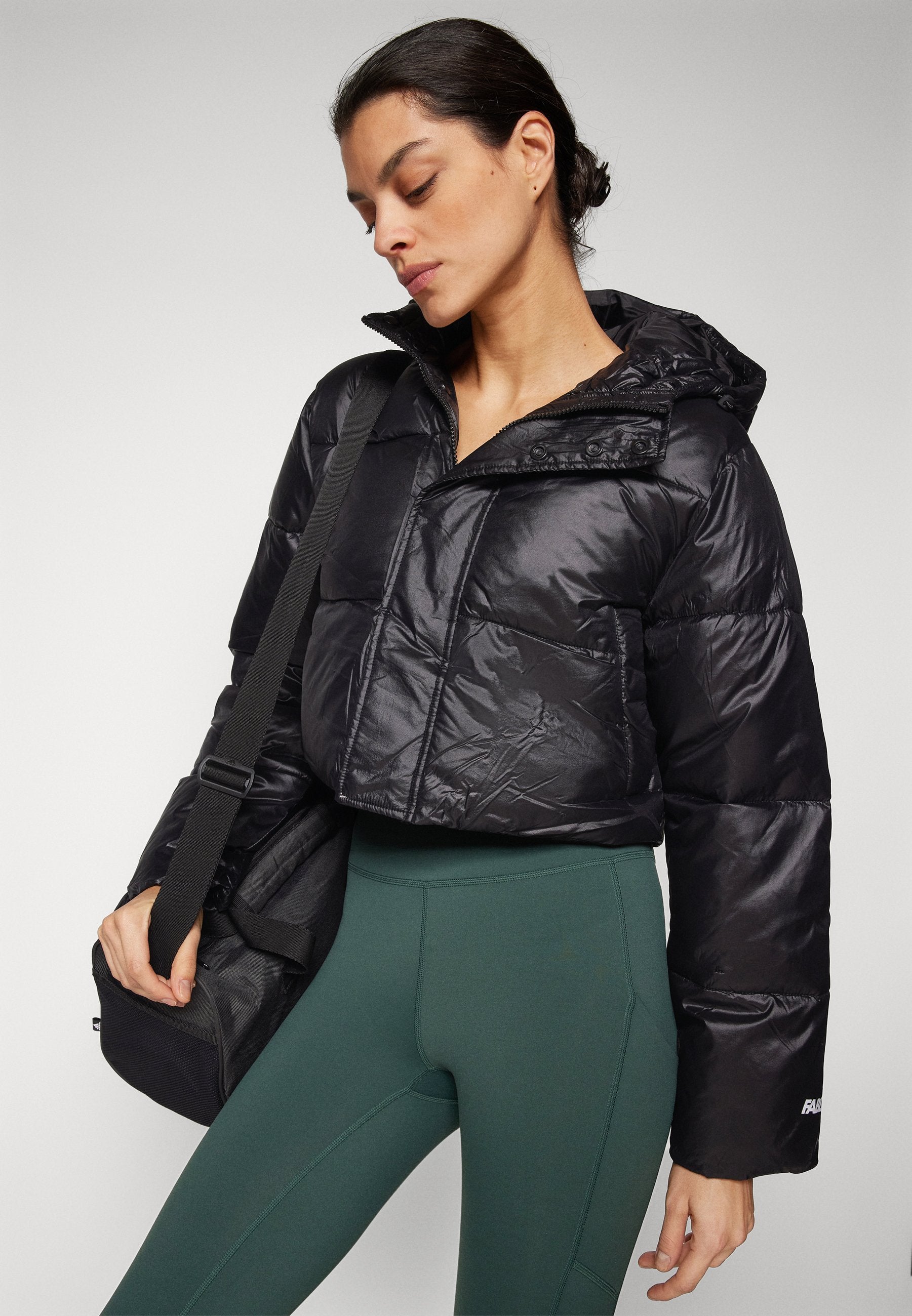 Fabletics ESSENTIAL CROPPED HOODED PUFFER