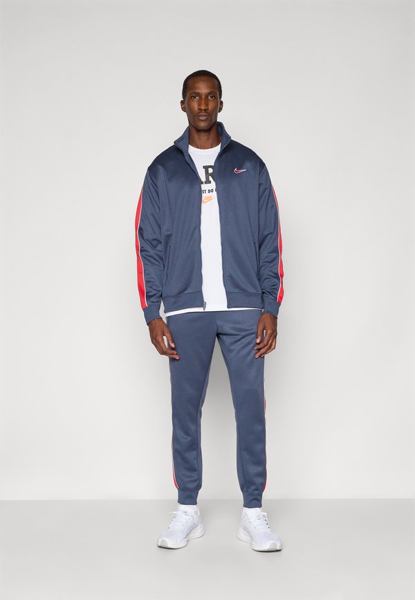 Nike Sportswear CITY