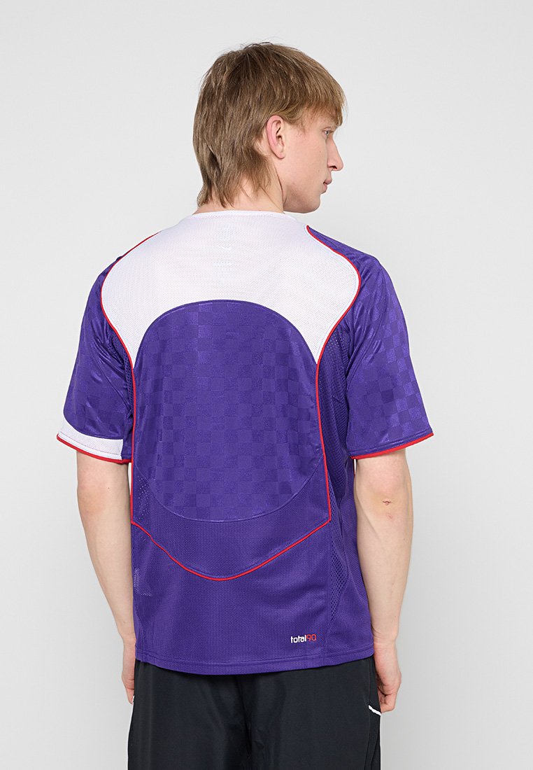 Nike Performance