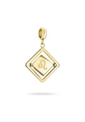 Goldener Charm-Anhänger in Form eines Diamanten mit einem zentralen geprägten Leo-Symbol, erhältlich in einer polierten Ausführung und mit einer Aufhängeschlaufe.