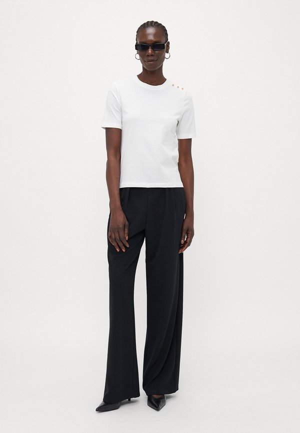 ONLY Tall ONLTHEA O NECK BUTTON