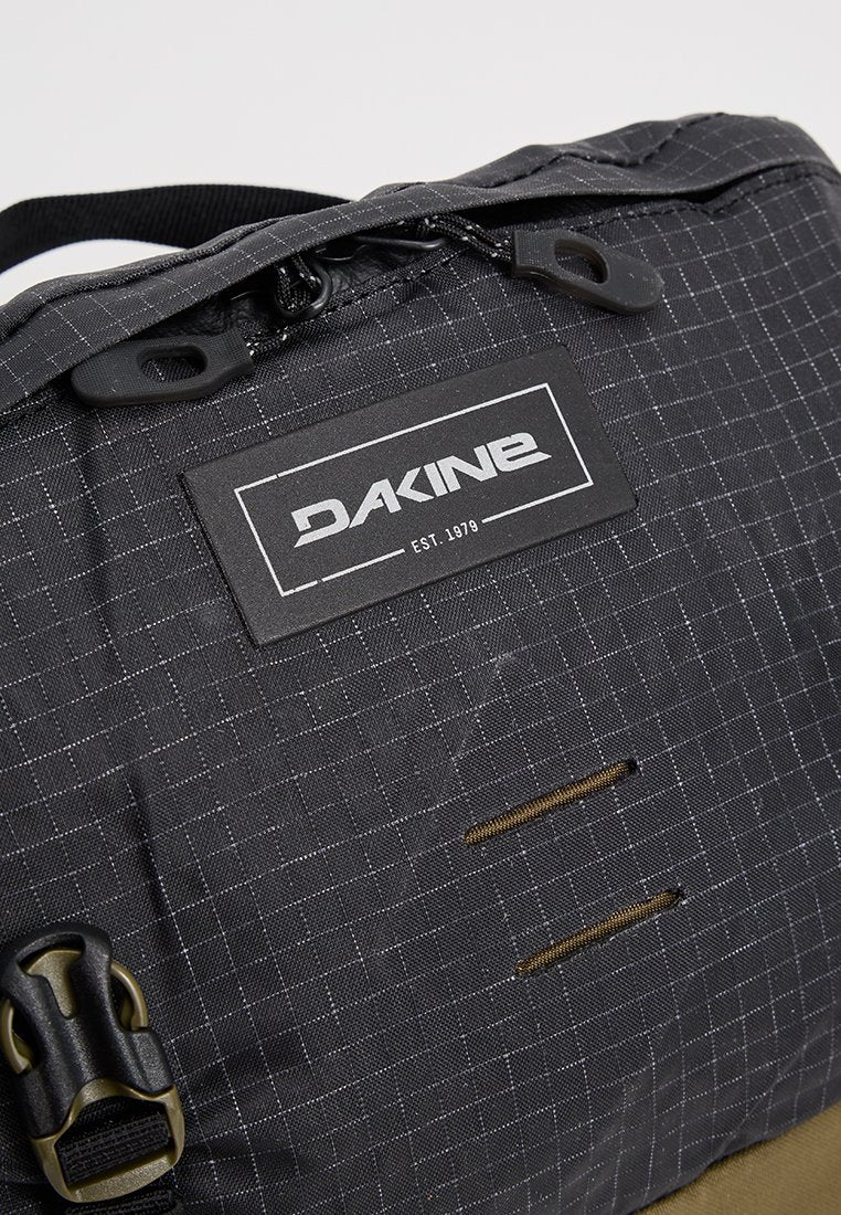 Dakine SEEKER