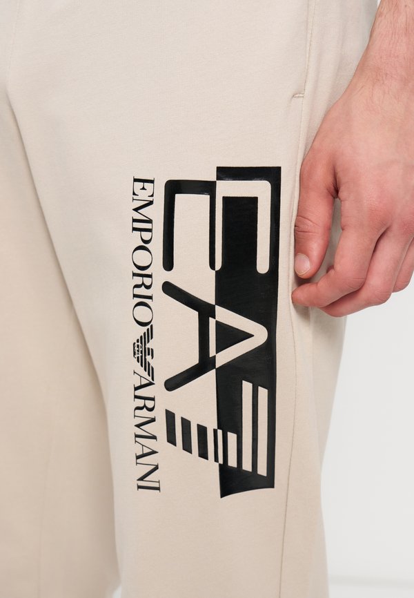 EA7 Emporio Armani