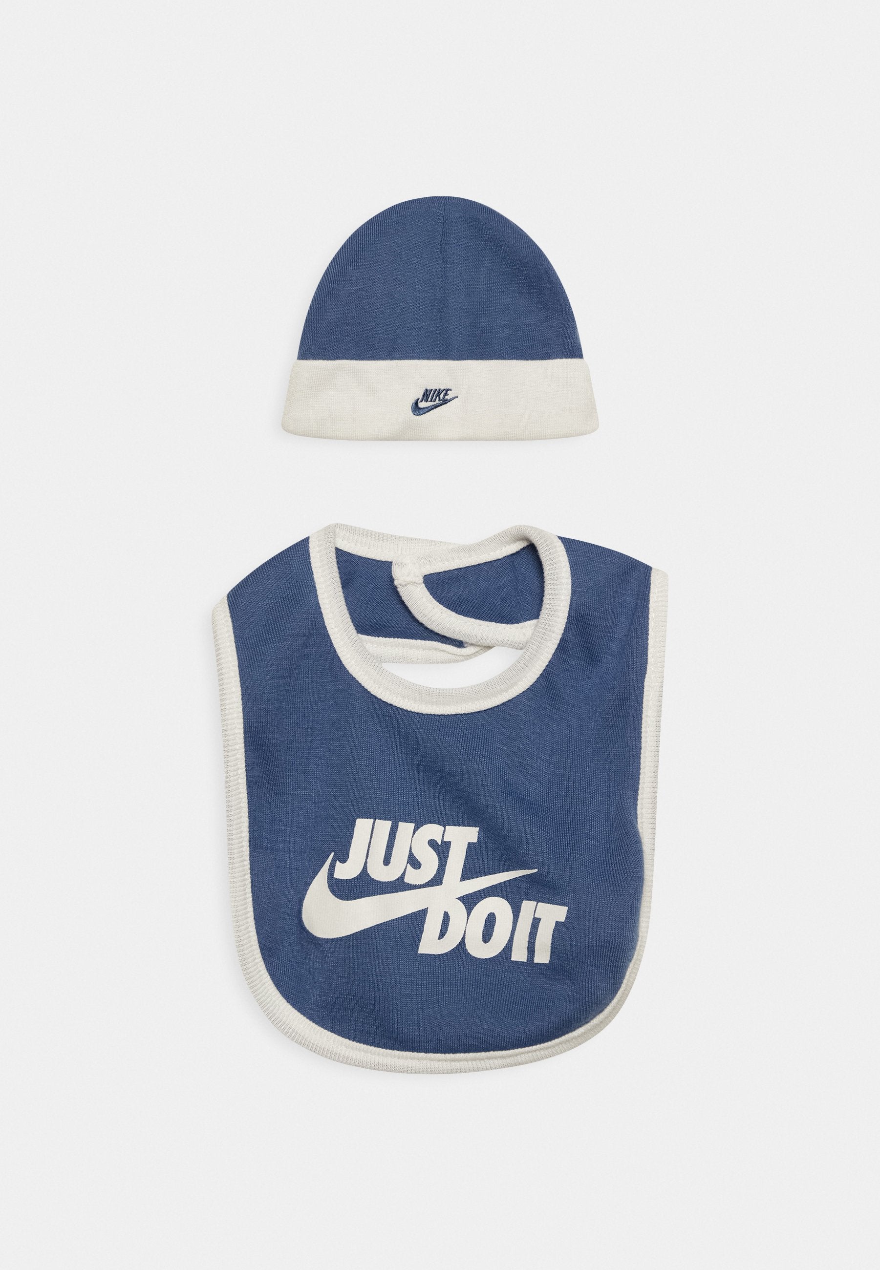 Nike Sportswear 8 PIECE GIFT SET