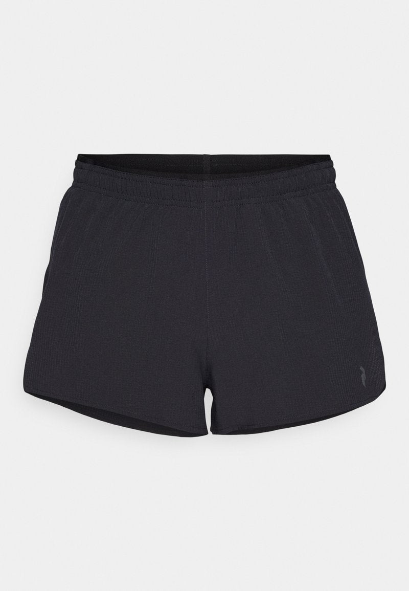 Schwarze Sportshorts aus strukturiertem Material mit einem elastischen Bund, versehen mit einem dezenten Logo an der unteren Vorderseite.