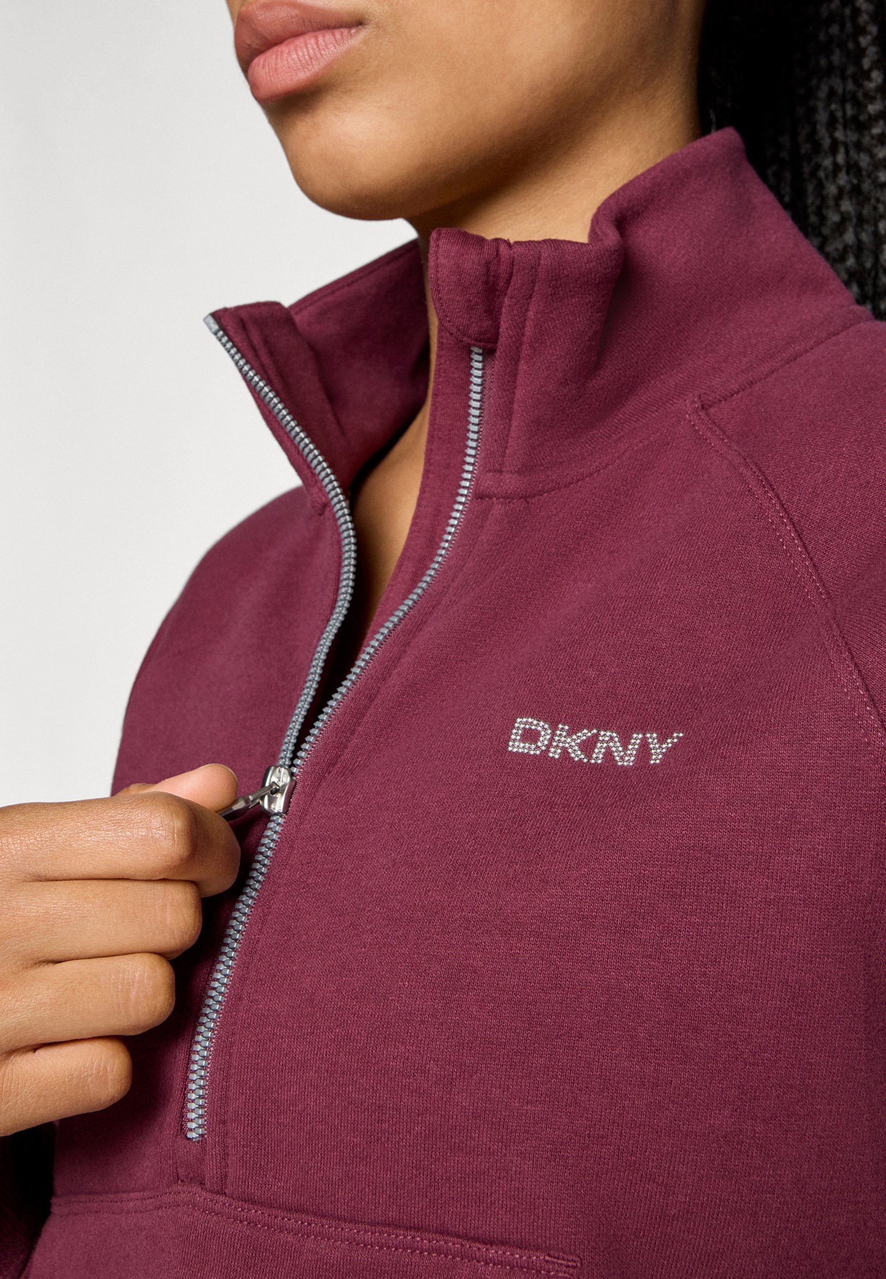 DKNY MINI STUD LOGO HALF ZIP PULLOVER WITH POCKET