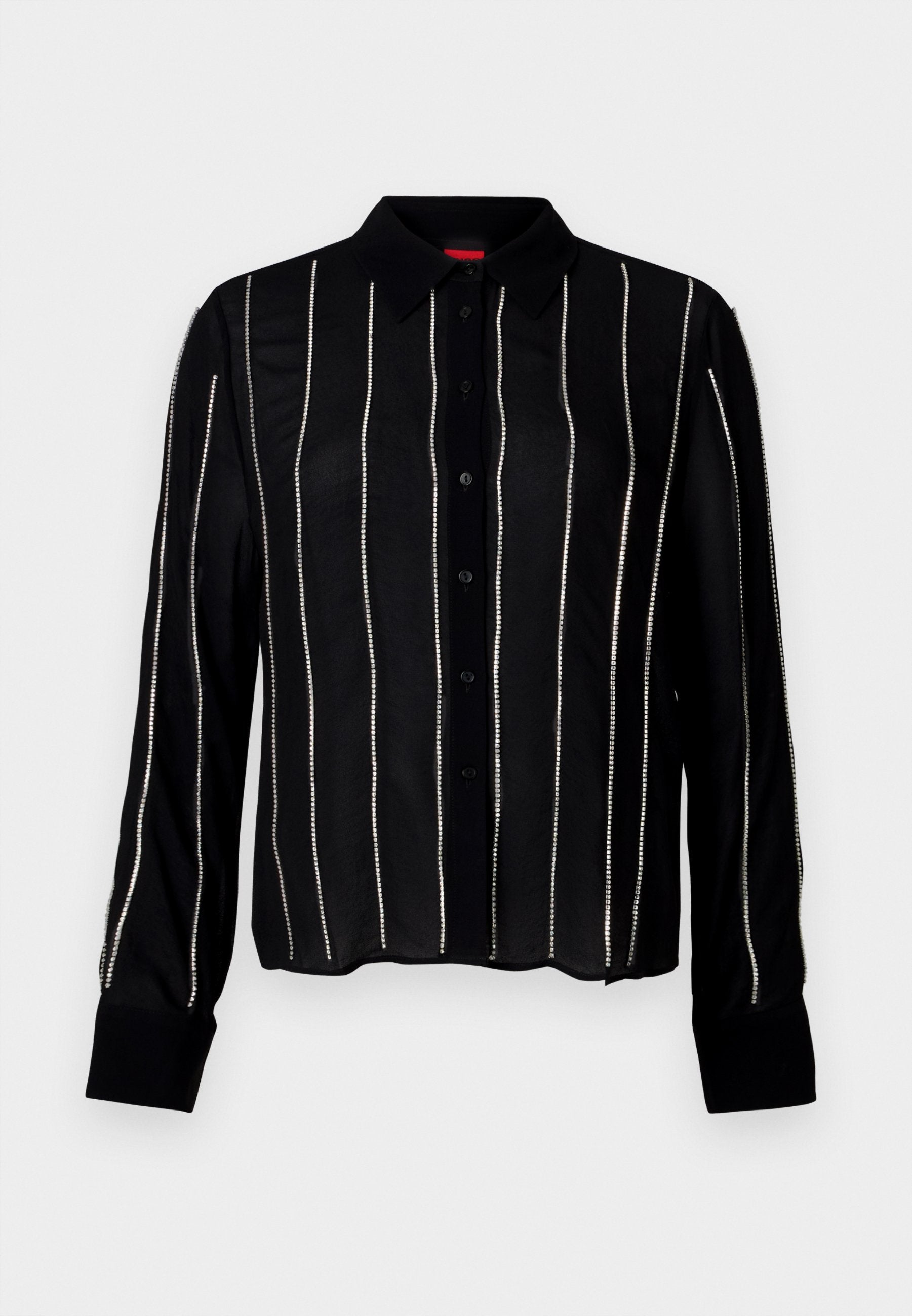 Schwarzes Langarmshirt mit Knopfleiste, vertikalen silbernen Streifen, Kragen und strukturiertem Stoff.