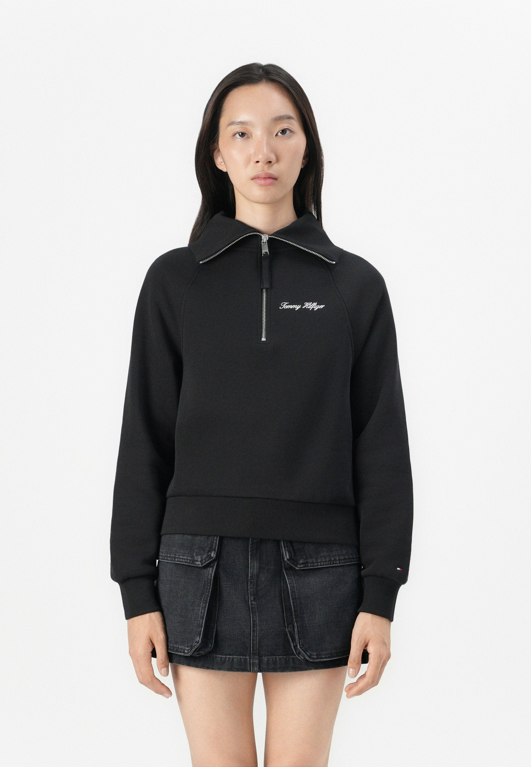 CLASSIC SCRIPT HALF-ZIP Media 3