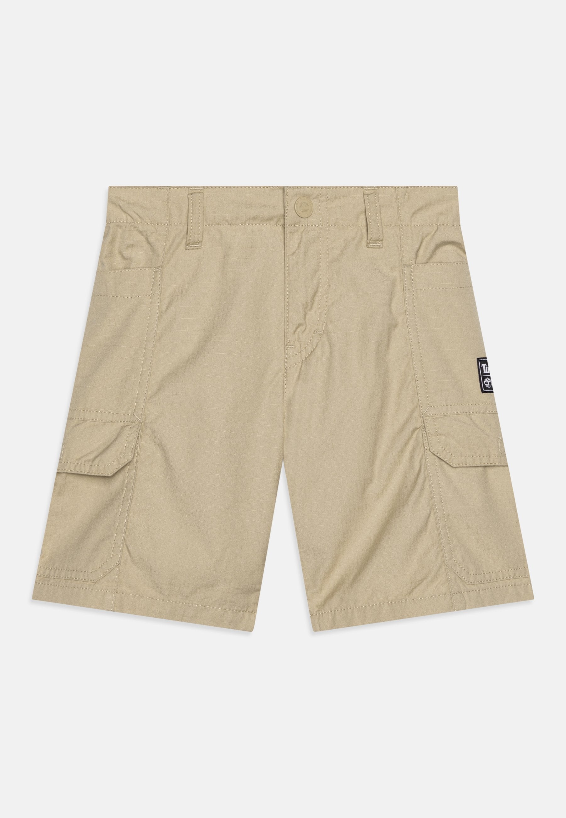 Beige Cargo-Shorts mit Knopfverschluss, zwei Seitentaschen und einer aufgenähten Tasche am rechten Bein. Aus leichtem Stoff hergestellt.