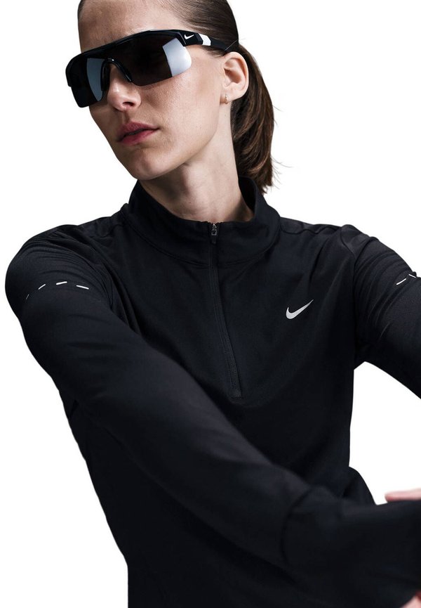 Nike Performance SWIFT