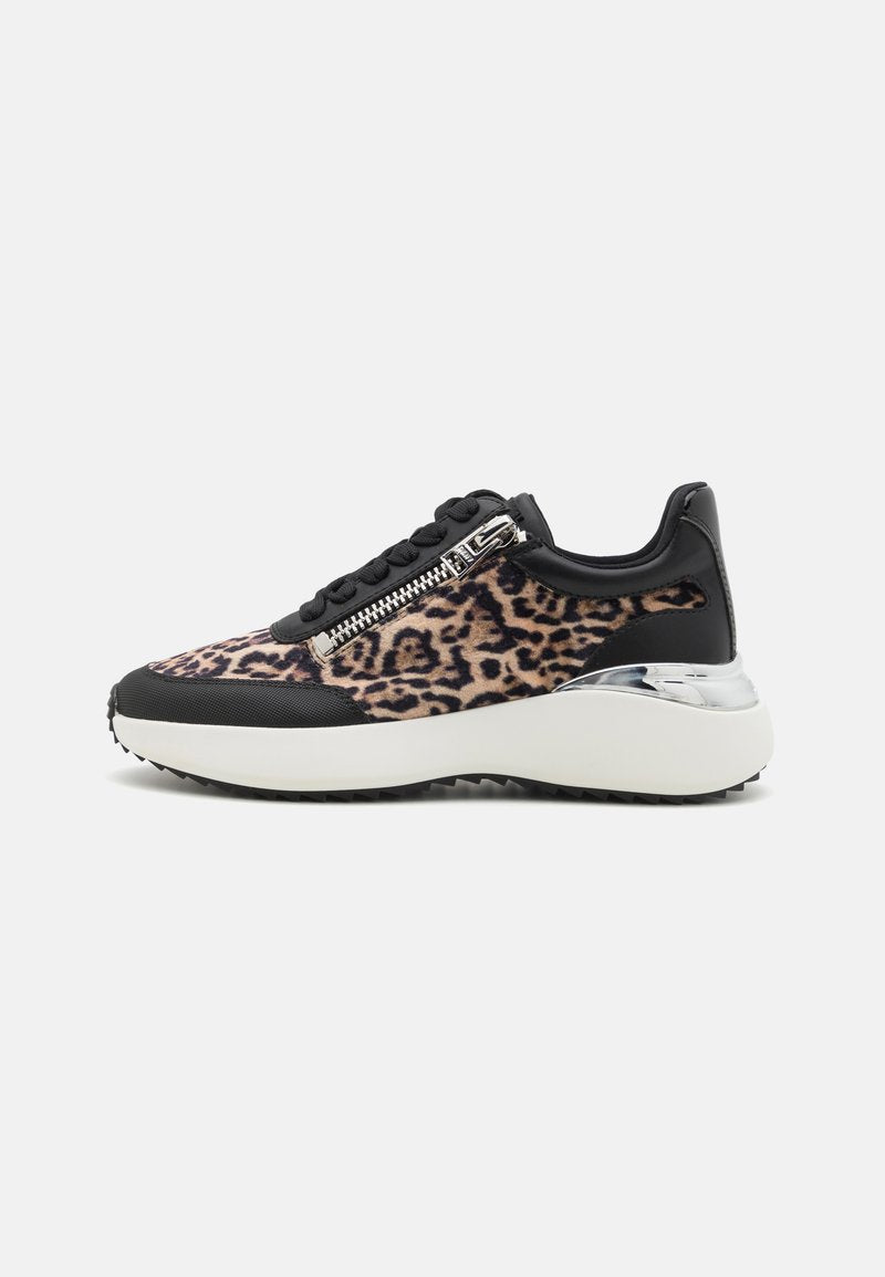 ZAVALLA LACE UP Media 1