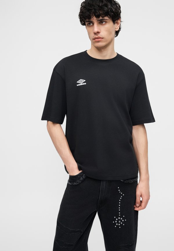 Umbro PLAY SMART GRAPHIC TEE