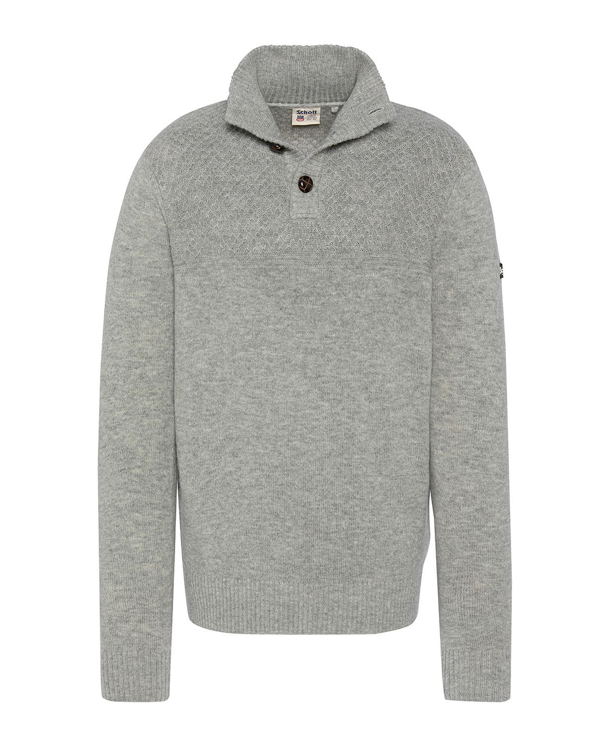 Grauer Wollpullover mit hohem Kragen, der ein strukturiertes Strickmuster und zwei braune Knöpfe am Halsbereich aufweist.