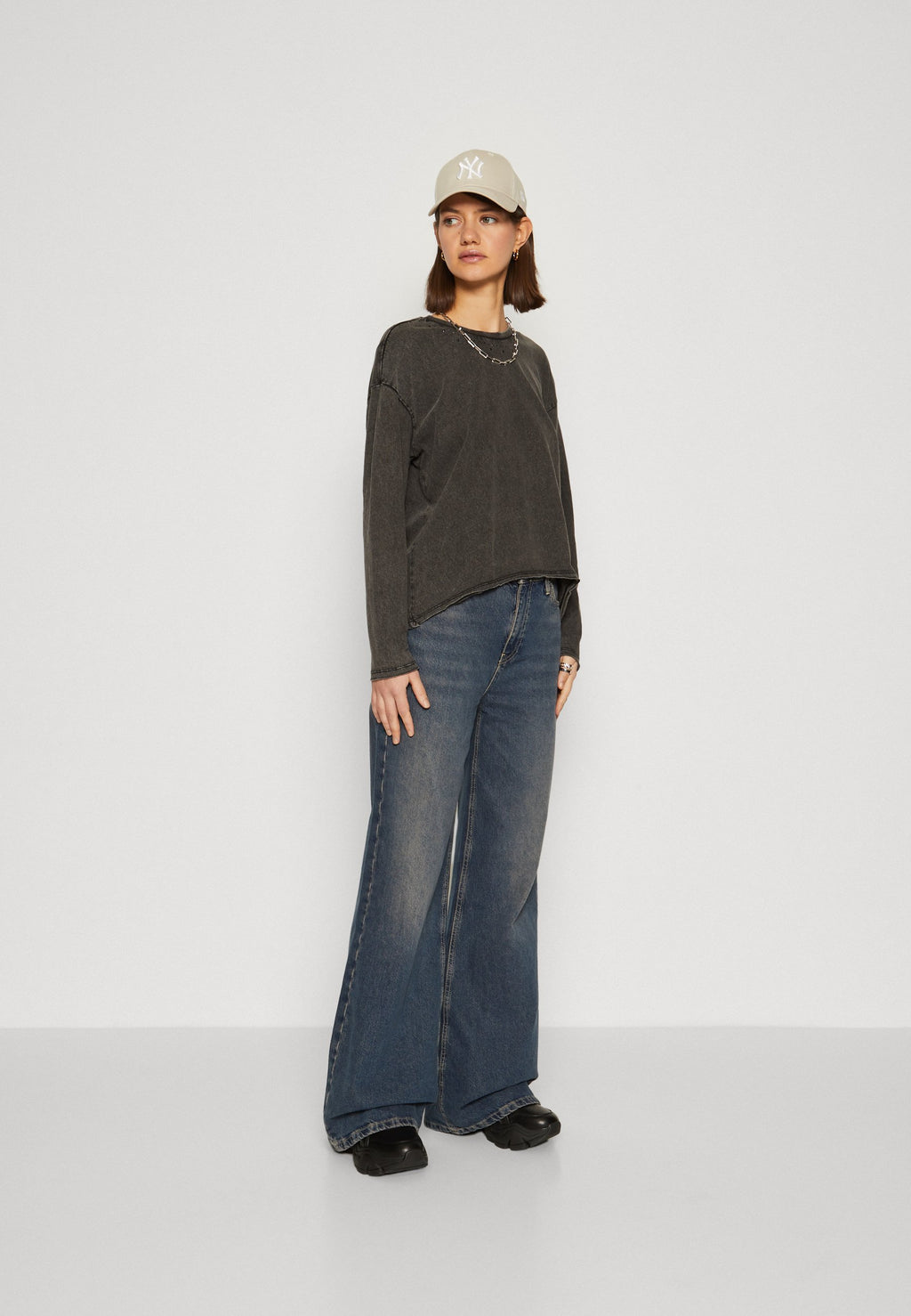 ONLY ONLLILA O NECK STUD