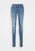 Blaue Denim-Jeans im Slim Fit, mit abgenutztem Detail an den Knien und klassischem Fünf-Taschen-Design. Glatte Textur und mittlerer Waschung.