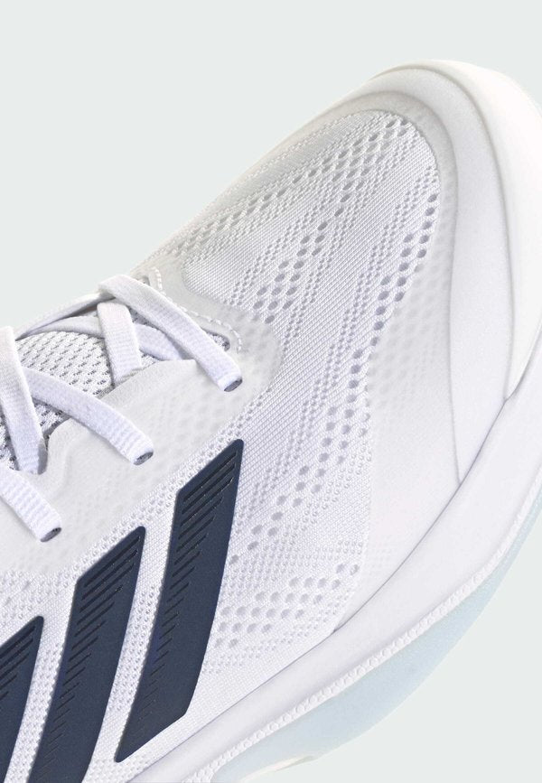adidas Performance AVACOURT 3