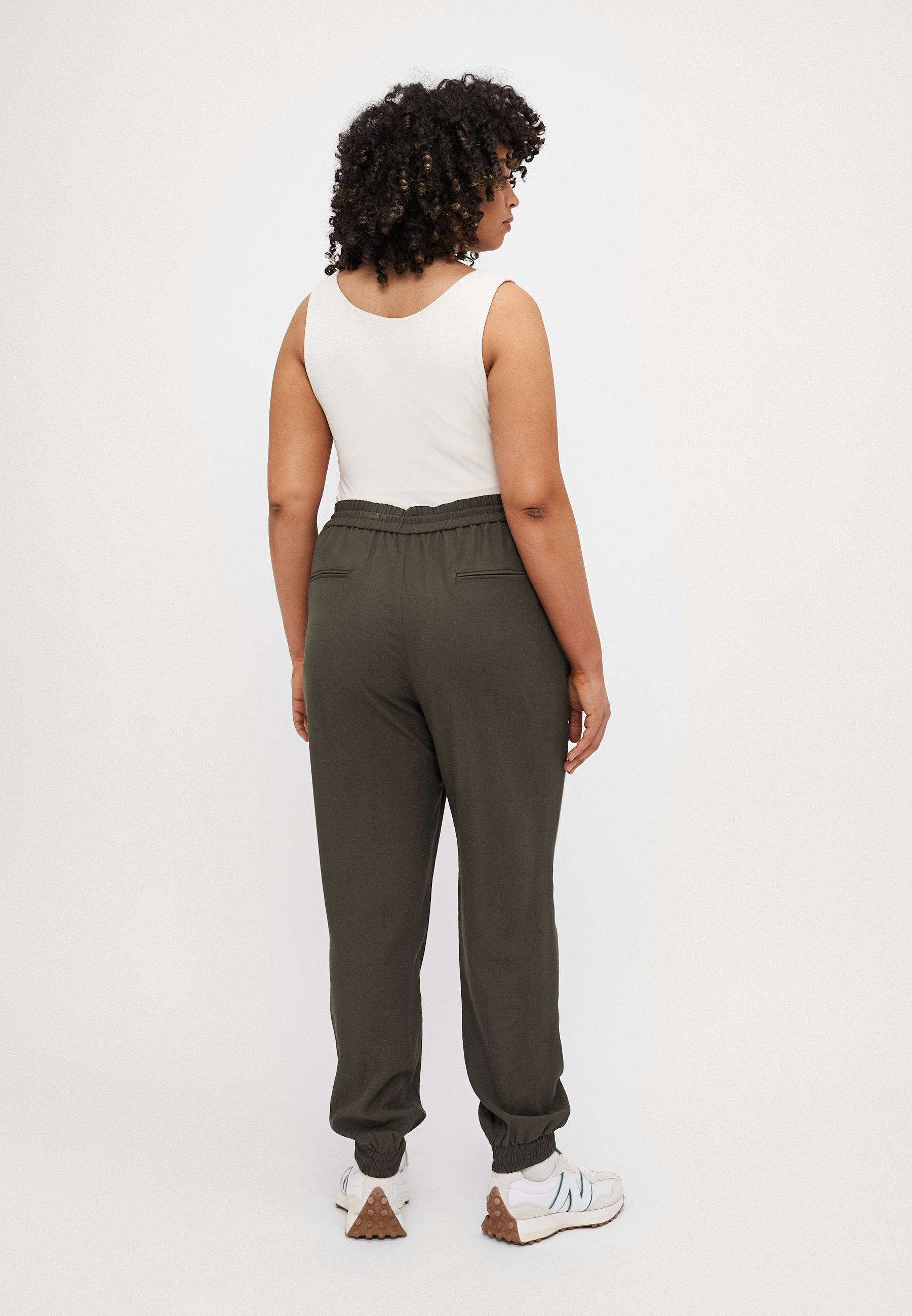 CARKELDA EMERY PULL UP PANTS  Media 4